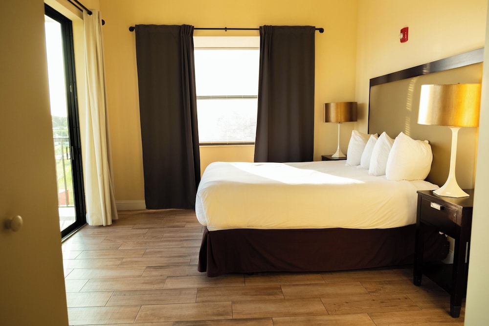 Room, Multiple Beds, Non Smoking, Lake View photo 3