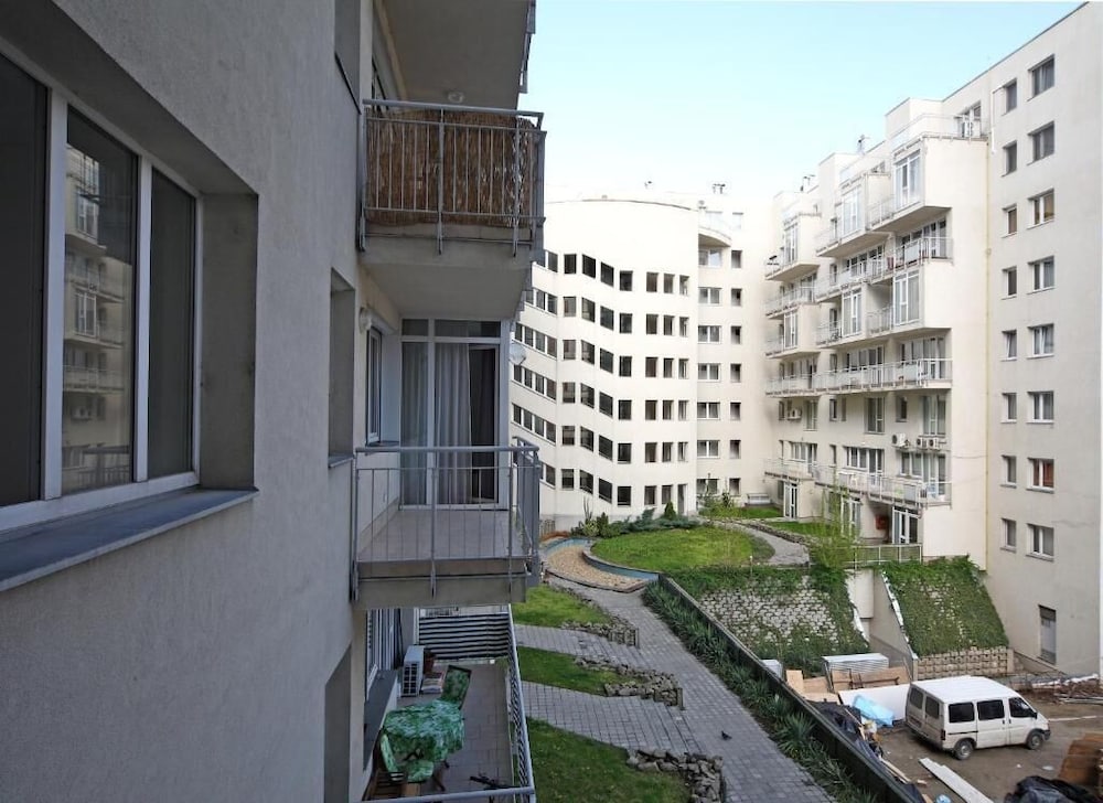 Studio, 1 Bedroom, City View - Photo 1