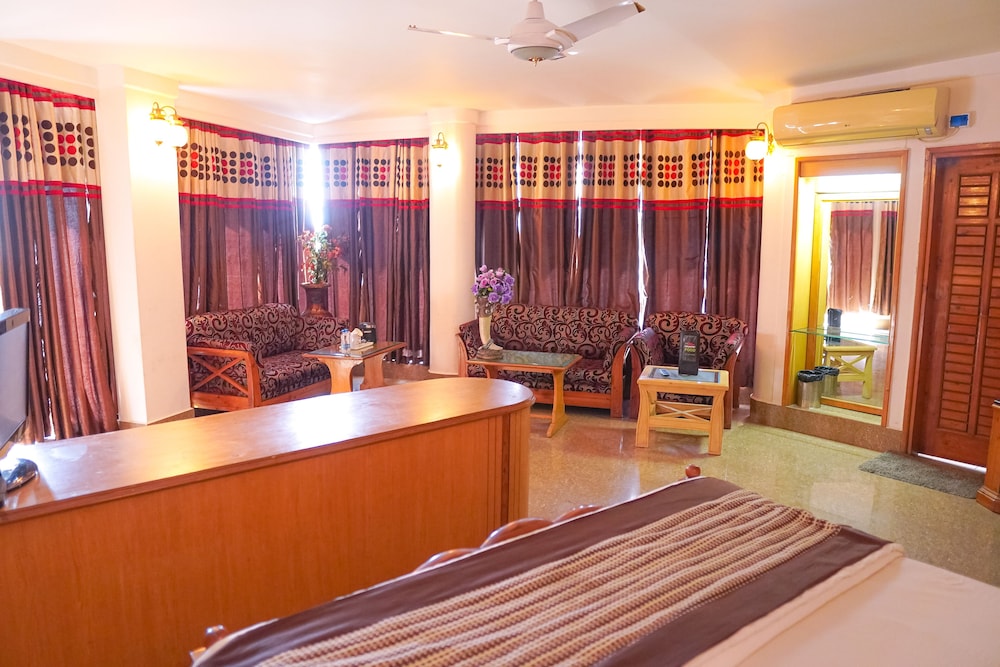 Luxury Suite, 1 King Bed, Mountain View
