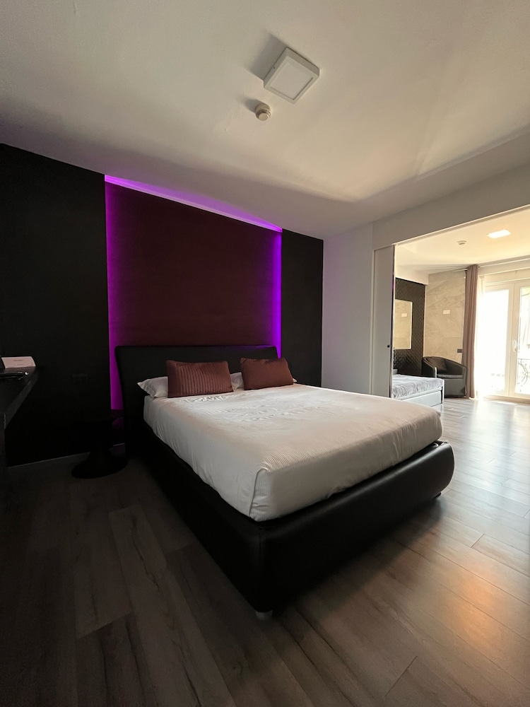 Panoramic Suite, Lake View - Photo 1