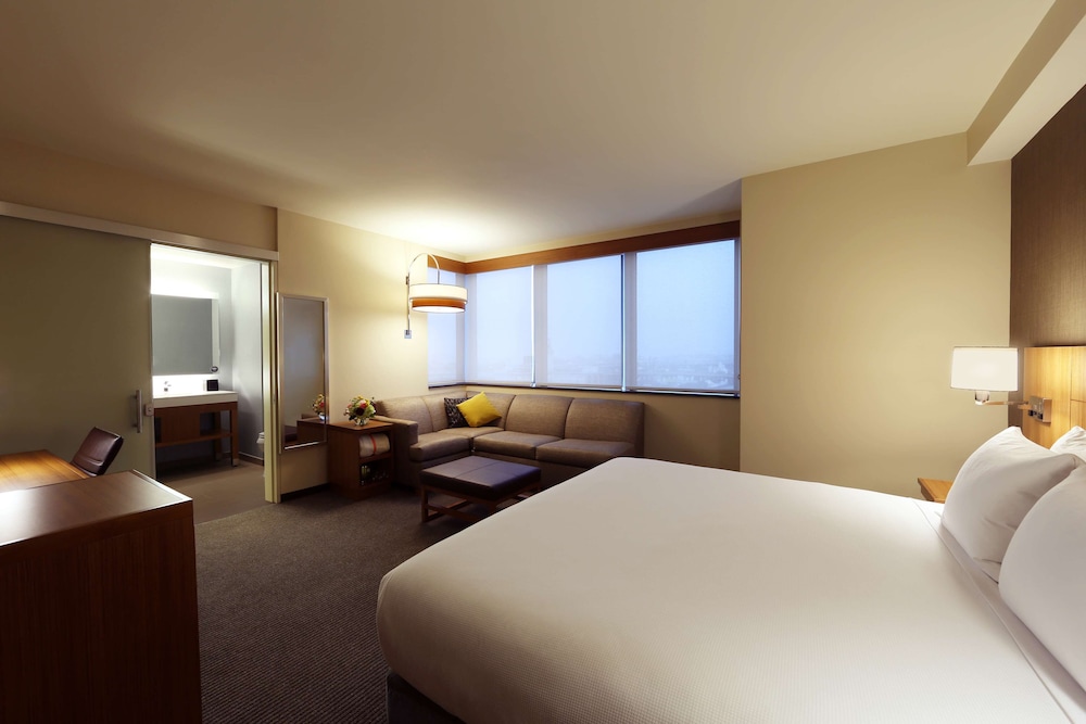 Room, 1 King Bed (High Floor) photo 2