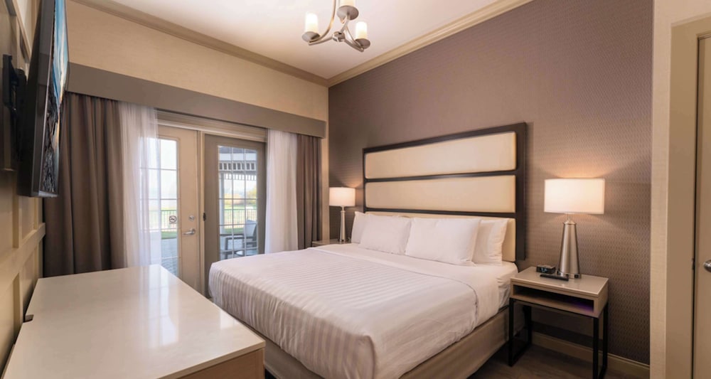 Suite, Multiple Beds, Patio, Lake View