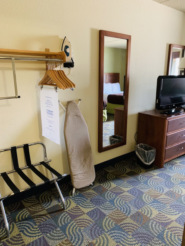 Room, 2 Queen Beds, Accessible, Non Smoking (Mobility) - Photo 30