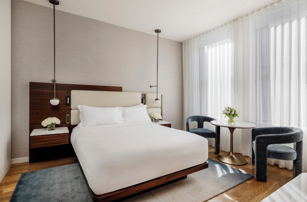 Deluxe Room, 1 Queen Bed