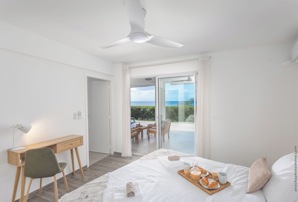 Superior Apartment, 3 Bedrooms, Private Pool, Beach View photo 2