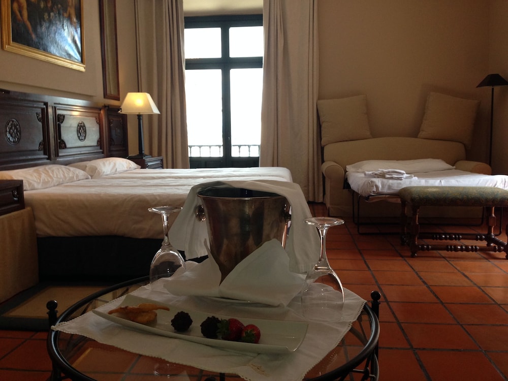 Standard Twin Room (2 Adults and 1 Child)