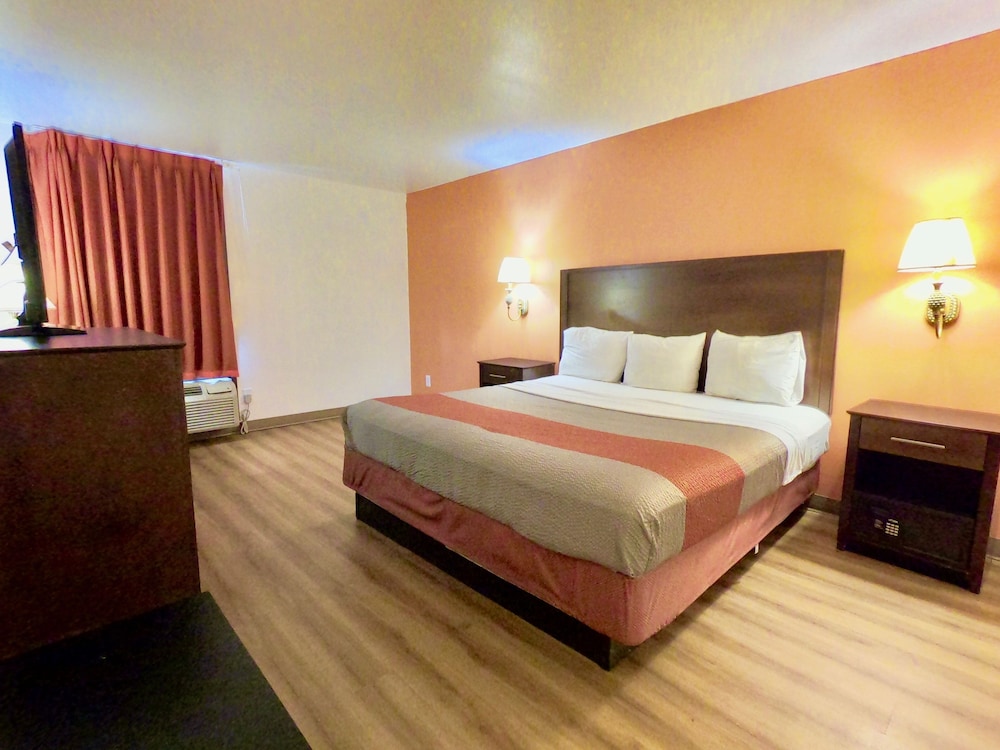 Superior Room, 1 King Bed, Non Smoking, Hot Tub - Photo 2
