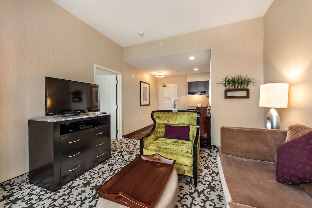Room, 1 King Bed, Accessible (Mobility) - Photo 1