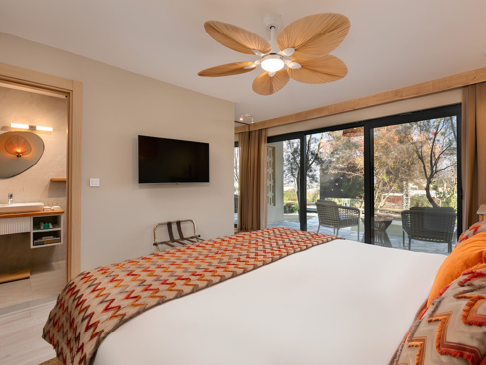 Premium Double Room, 1 Bedroom, Non Smoking, Garden View photo 3