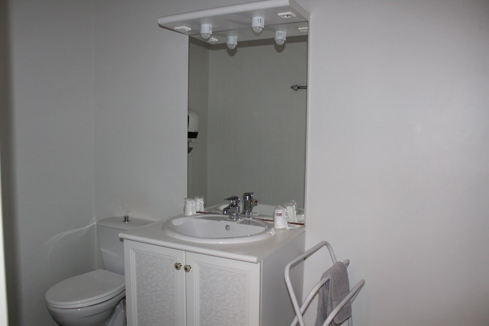 Family Room - Photo 2