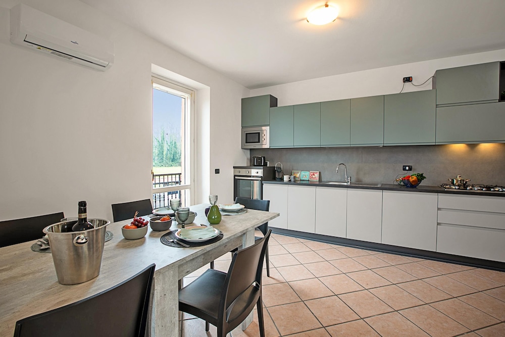 Apartment photo 2