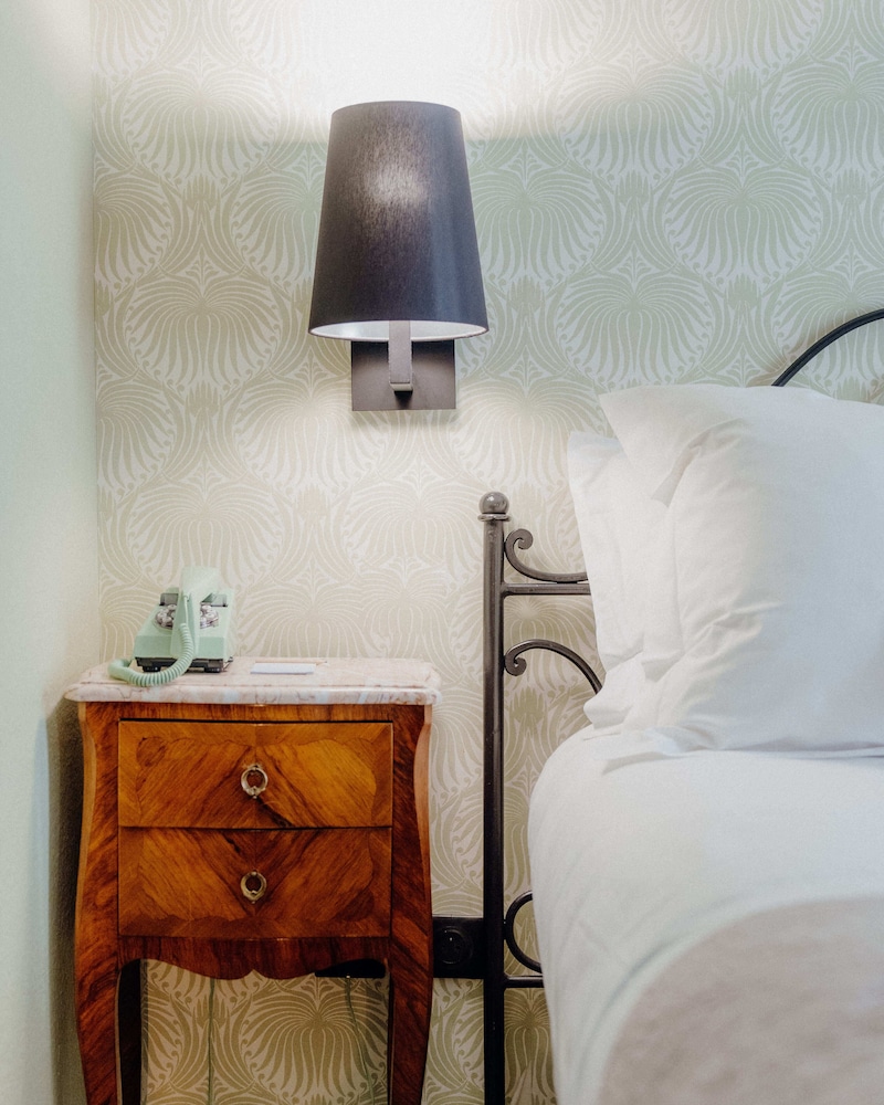 Deluxe Room - Photo 8