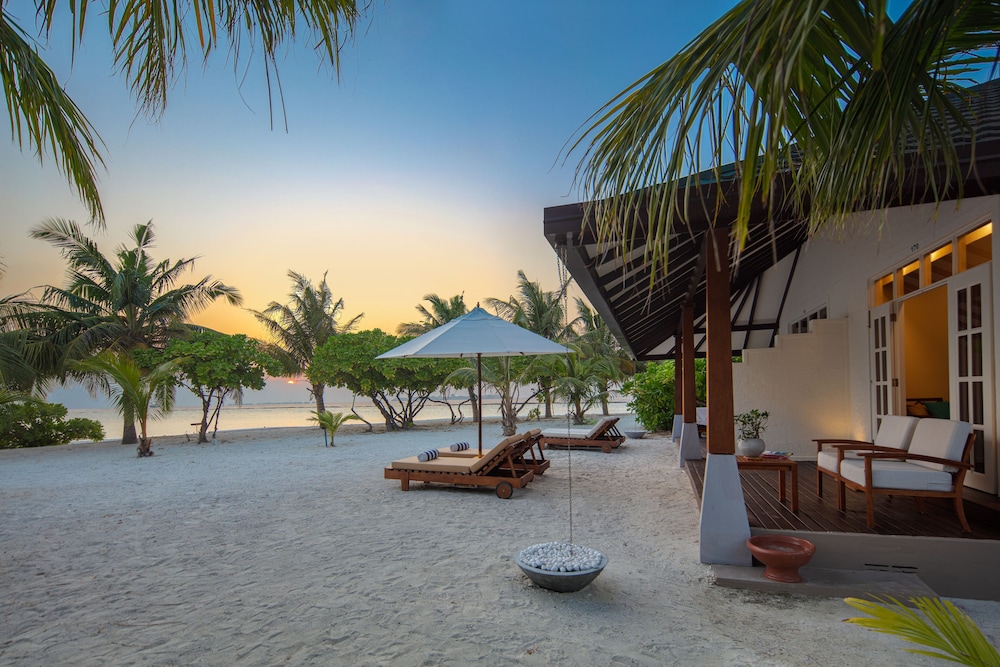 Deluxe Sunset Beach Villa - Photo 1