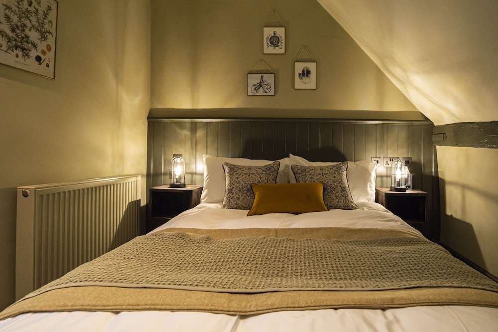 Standard Double Room, Ensuite (Room 1) - Photo 1