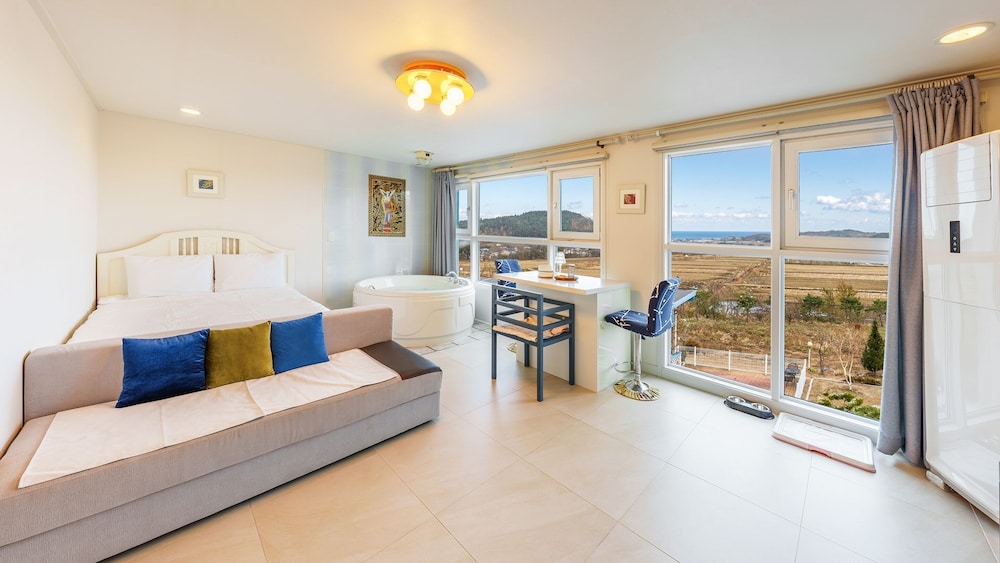 Basic Room, 1 Bedroom (Room301 (Pet/Spa))