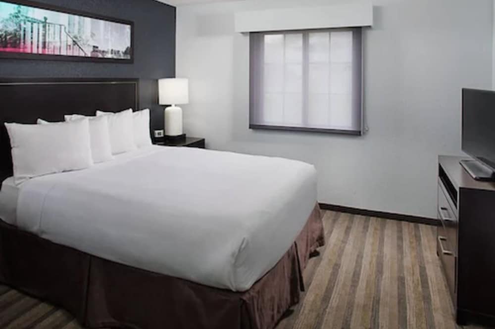 Room, 1 Bedroom, Accessible (1 queenbed & 1 sofabed) - Photo 1