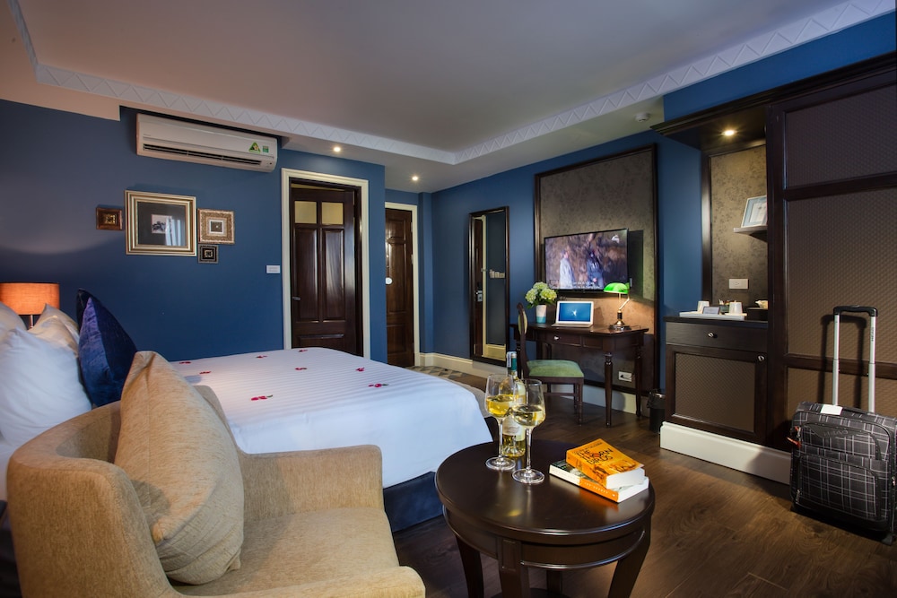 Premier Suite Old Quarter View photo 2