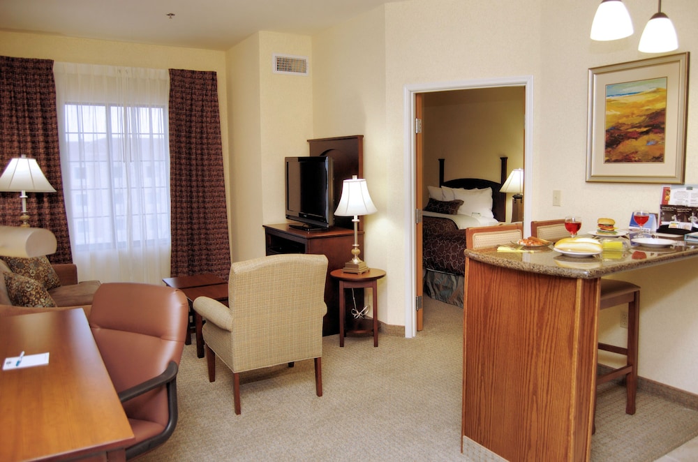 Suite, 2 Double Beds, Accessible (Communications) - Photo 7