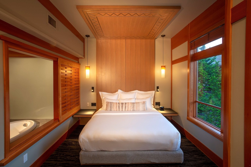 Suite, 1 King Bed with Sofa bed (Nicest) photo 3