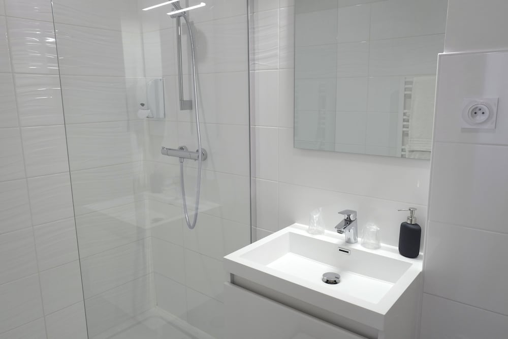 Suite - Photo 20