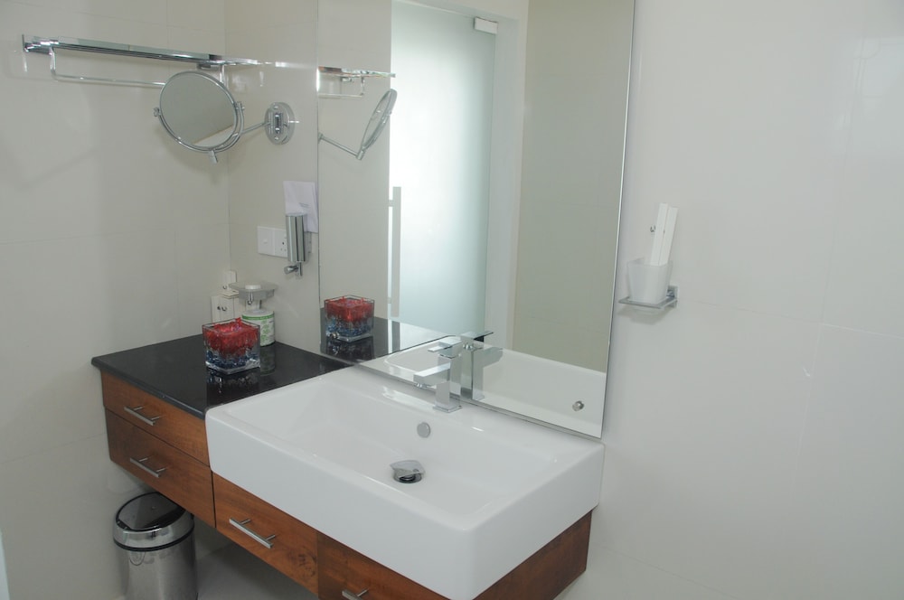 Deluxe Suite, 2 Bedrooms, Beach View photo 3