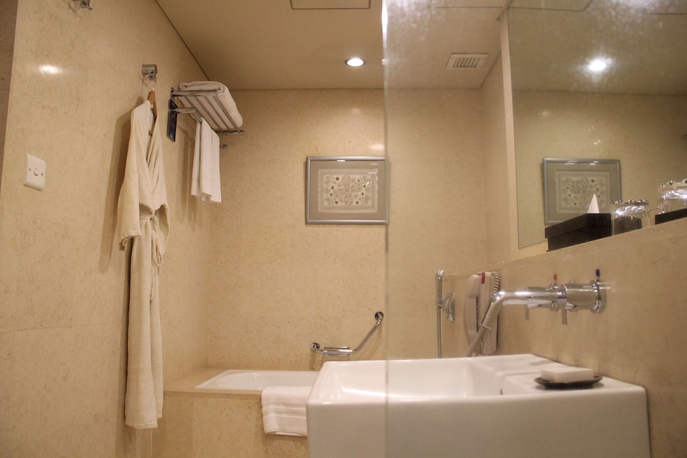Room (Business Class, Lounge Access) photo 2
