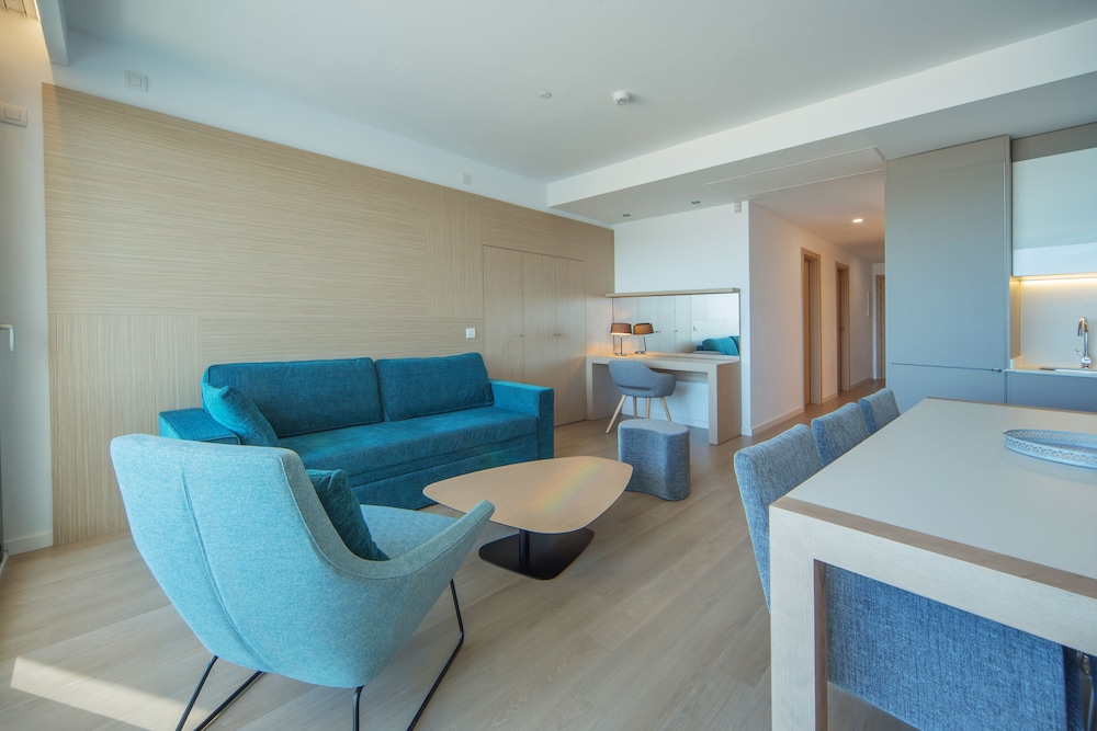 Deluxe Penthouse, 2 Bedrooms, Hot Tub, Sea View photo 3