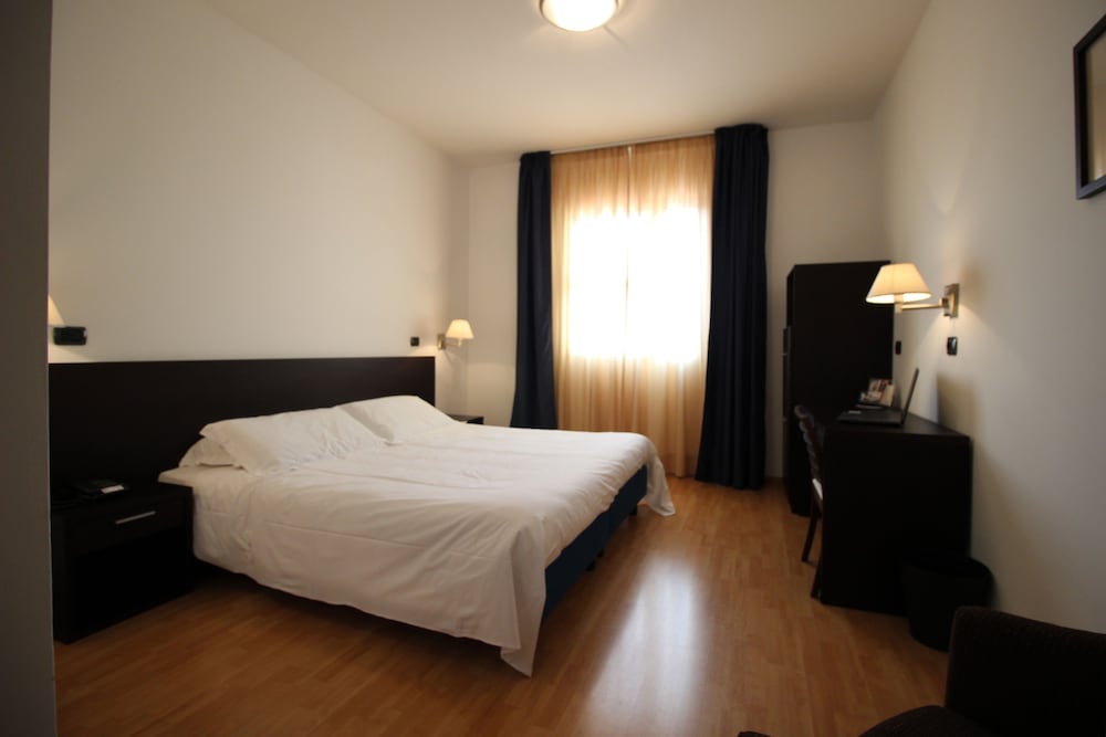 Standard Double or Twin Room, Garden View