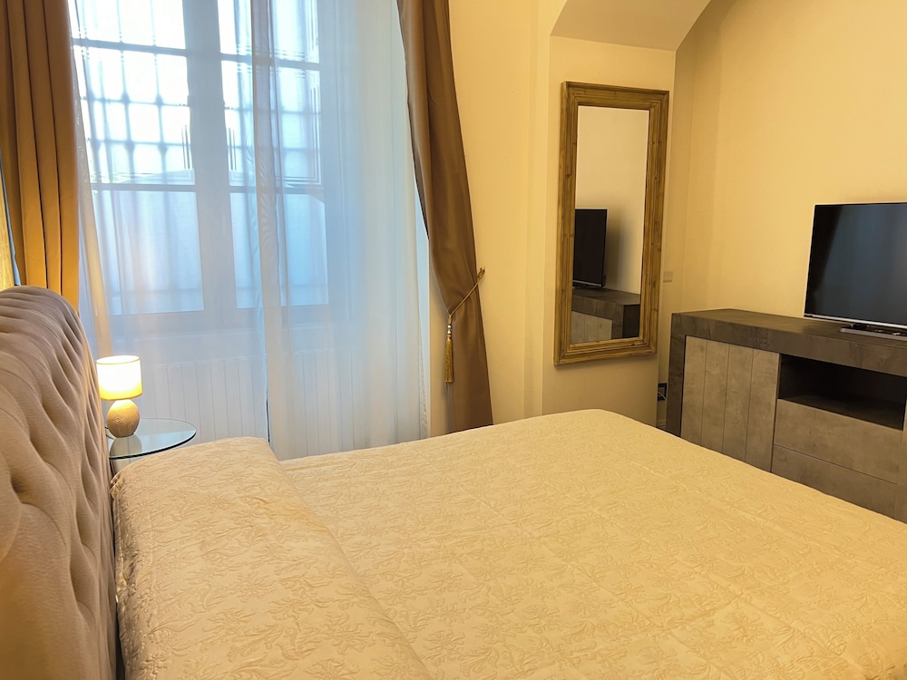 Deluxe Apartment, 1 Bedroom, Kitchen, Garden View