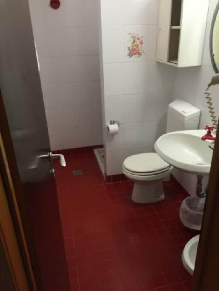 Standard Room - Photo 5