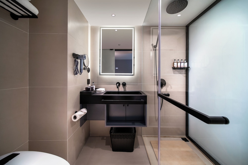 Signature Double Room, 1 Double Bed, Non Smoking, City View photo 3