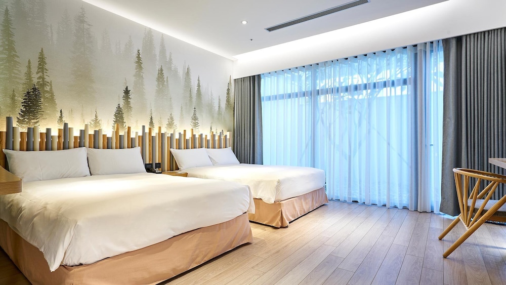 Forest Family Room - Photo 2