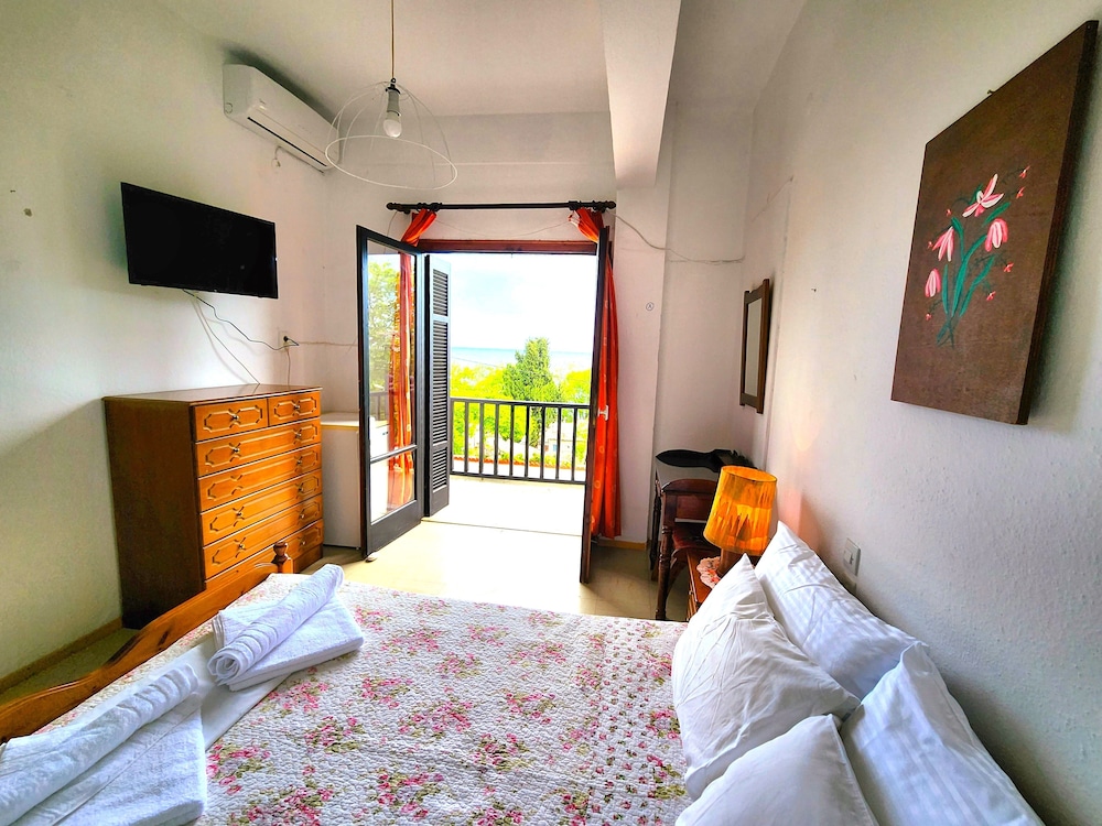 Basic Double Room photo 2