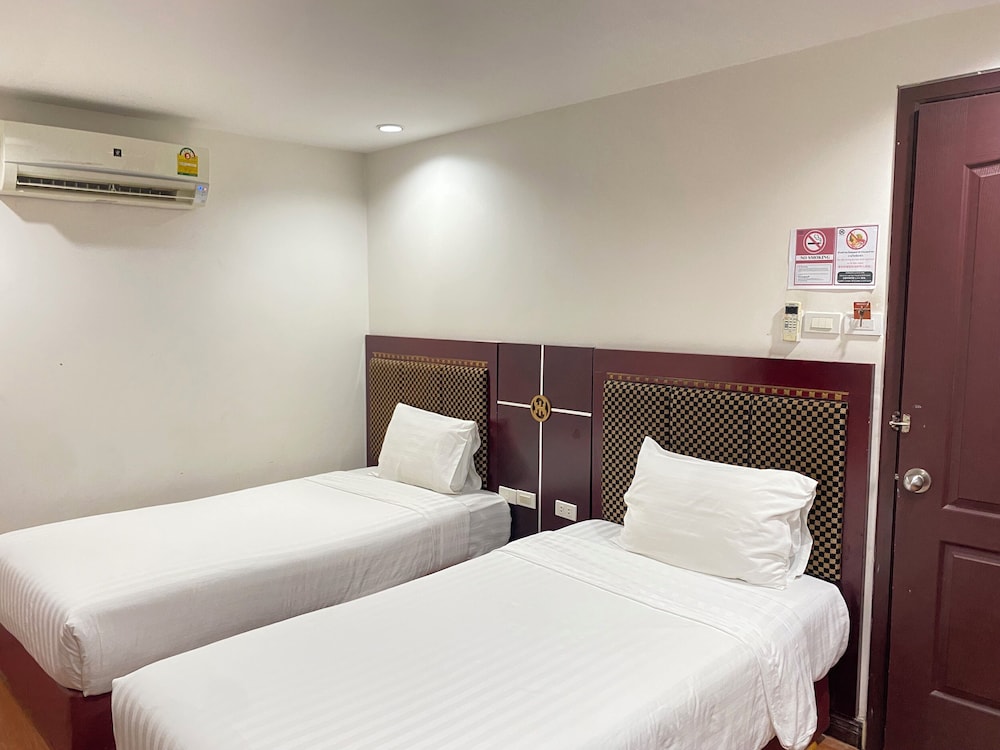 Economy Twin Room, 2 Twin Beds photo 1
