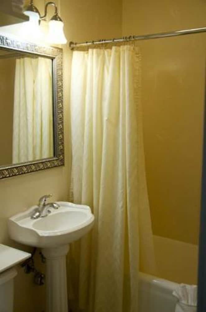 Deluxe Double Room, 2 Double Beds photo 2