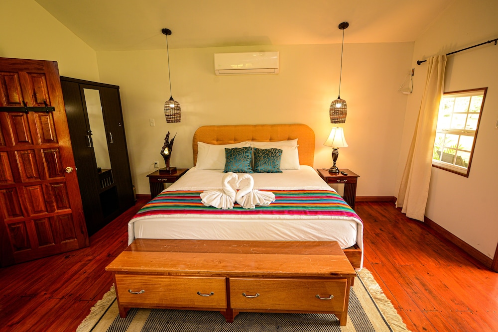 Comfort Cabin, 1 King Bed with Sofa bed, Pool Access, Garden View photo 3