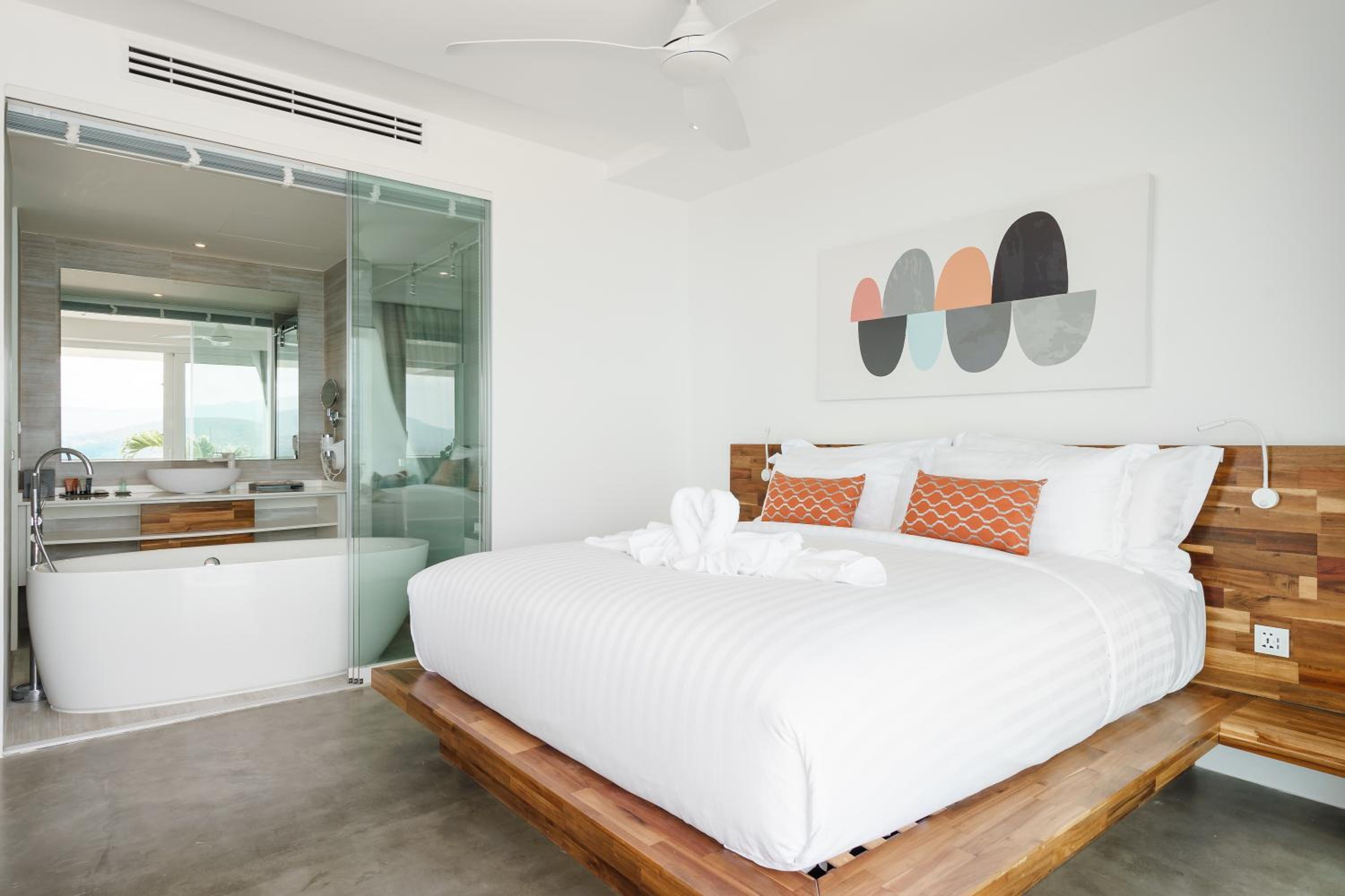 Grand Deluxe Pool Access Suite - Photo 1
