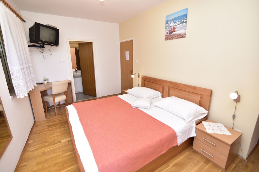 Double Room (1) photo 1