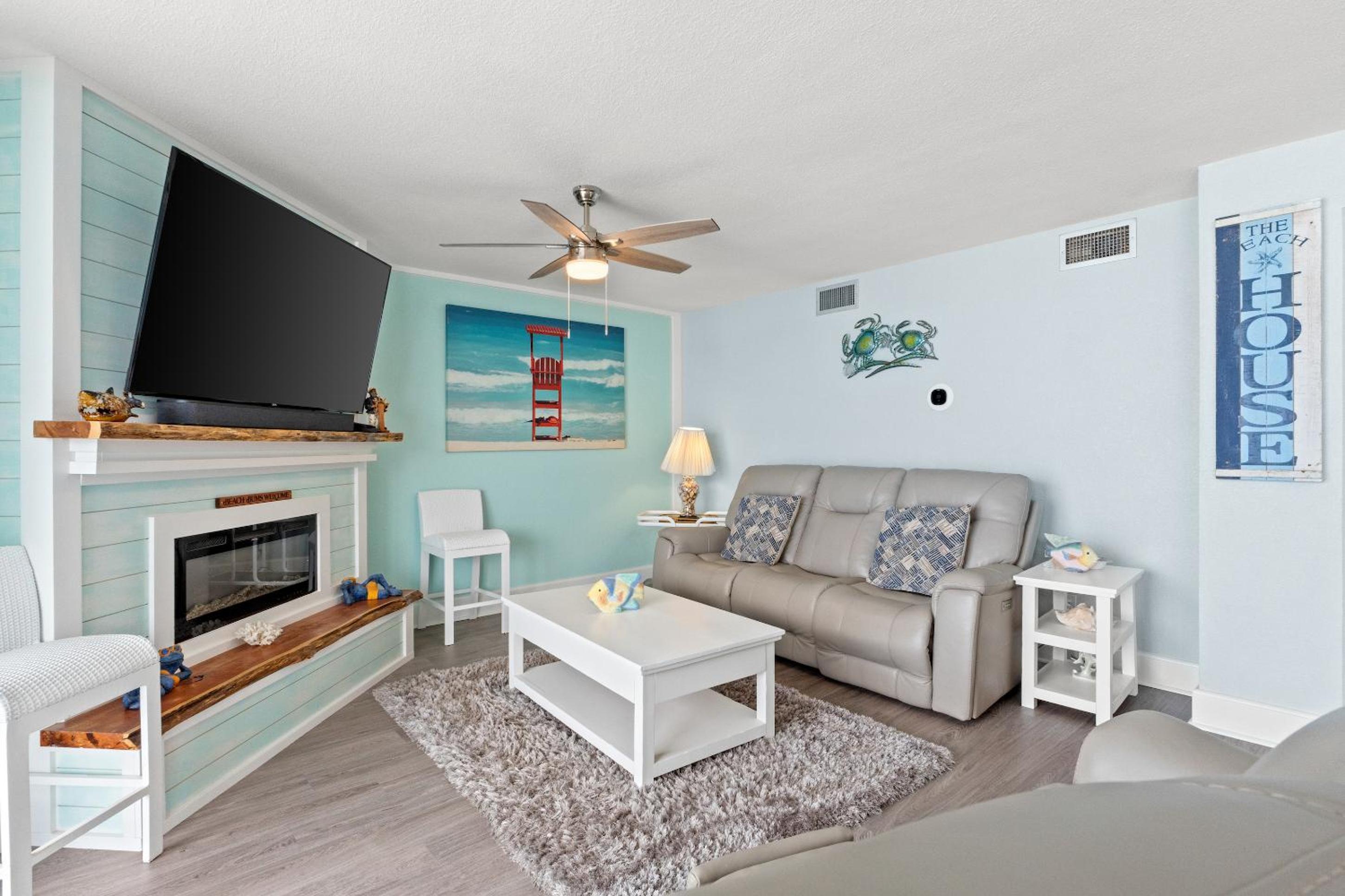 Two-Bedroom Apartment with Balcony and Sea View