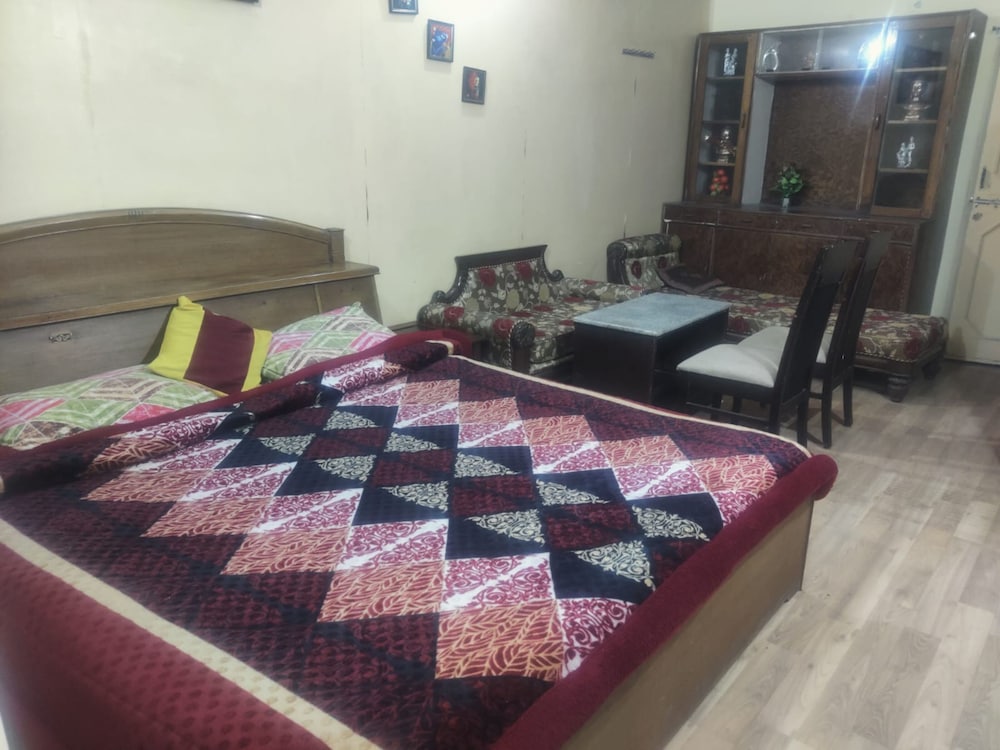 Family Room - Photo 5