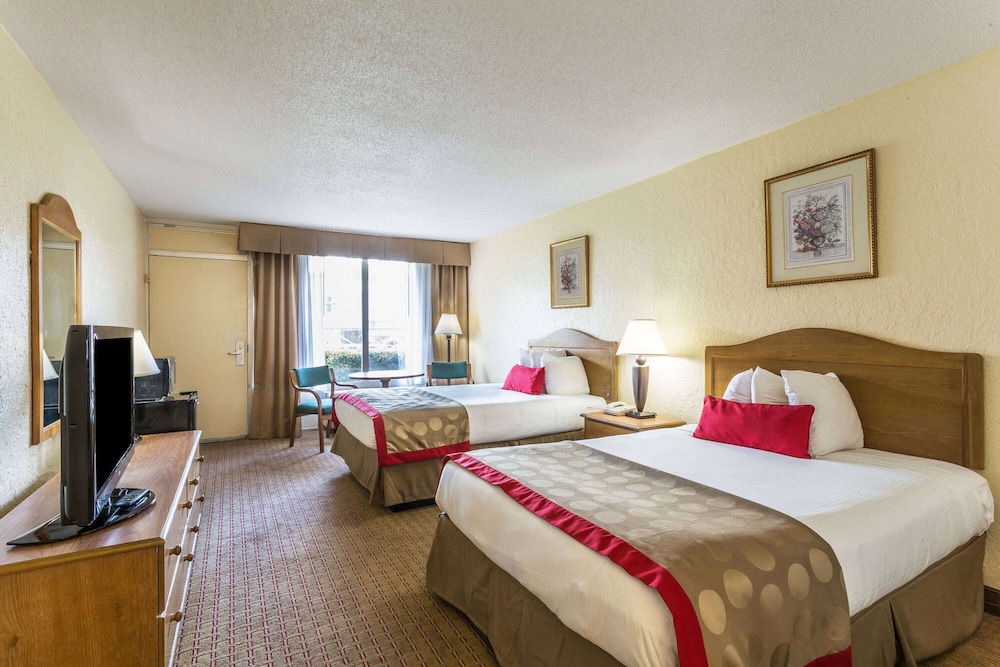 Room, 2 Double Beds, Non Smoking (Second Floor) - Photo 1