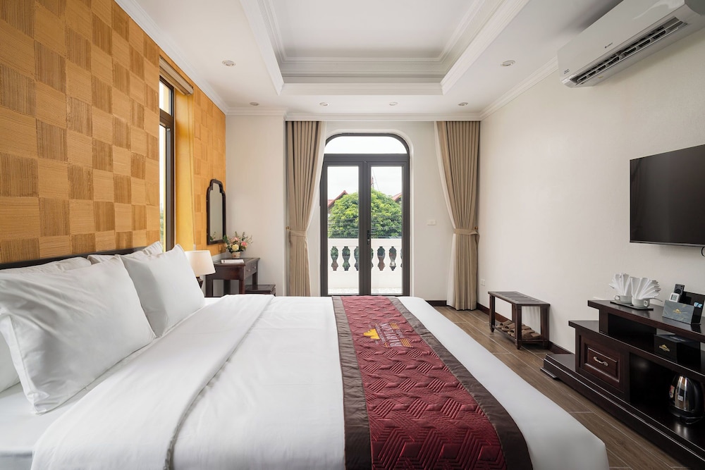 Deluxe Double Room, Bathtub photo 1