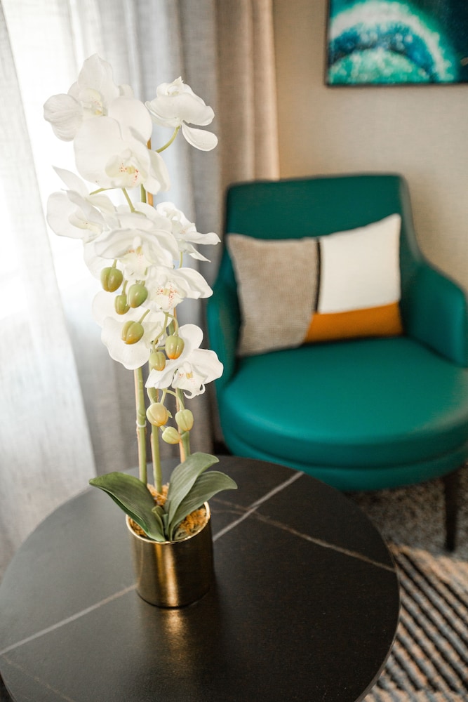 Executive Room thumbnail 6