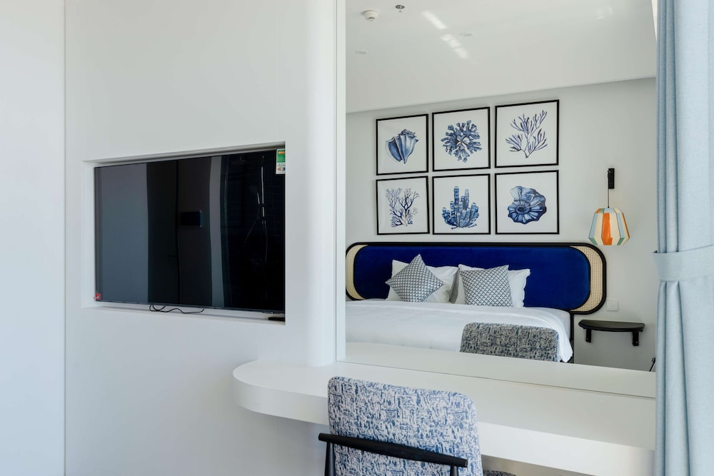 Seaview Fireworks Studio with Balcony - Photo 12