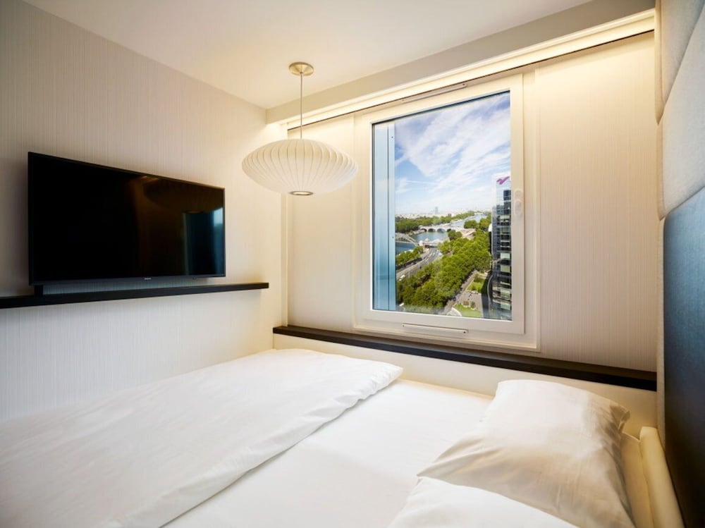 Premium Room, 1 King Bed (View) photo 2