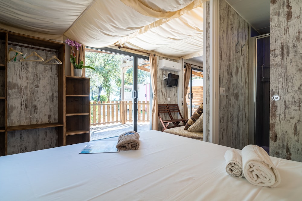 Superior Chalet (Pet Friendly)