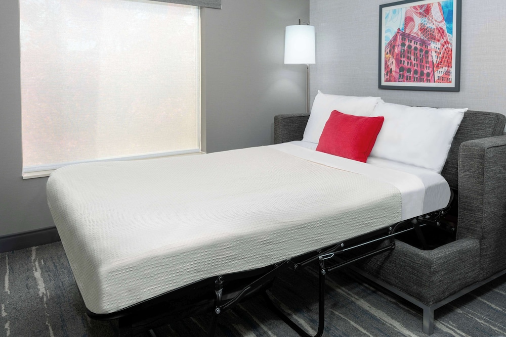 One King Bed, Non-Smoking, Accessible photo 2