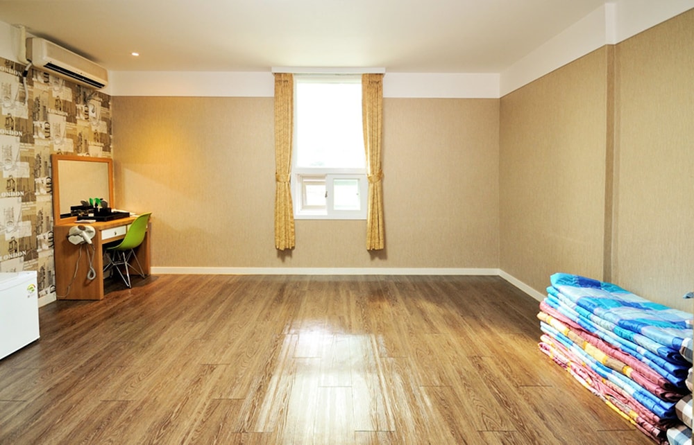 Traditional Room (Ondol) photo 2