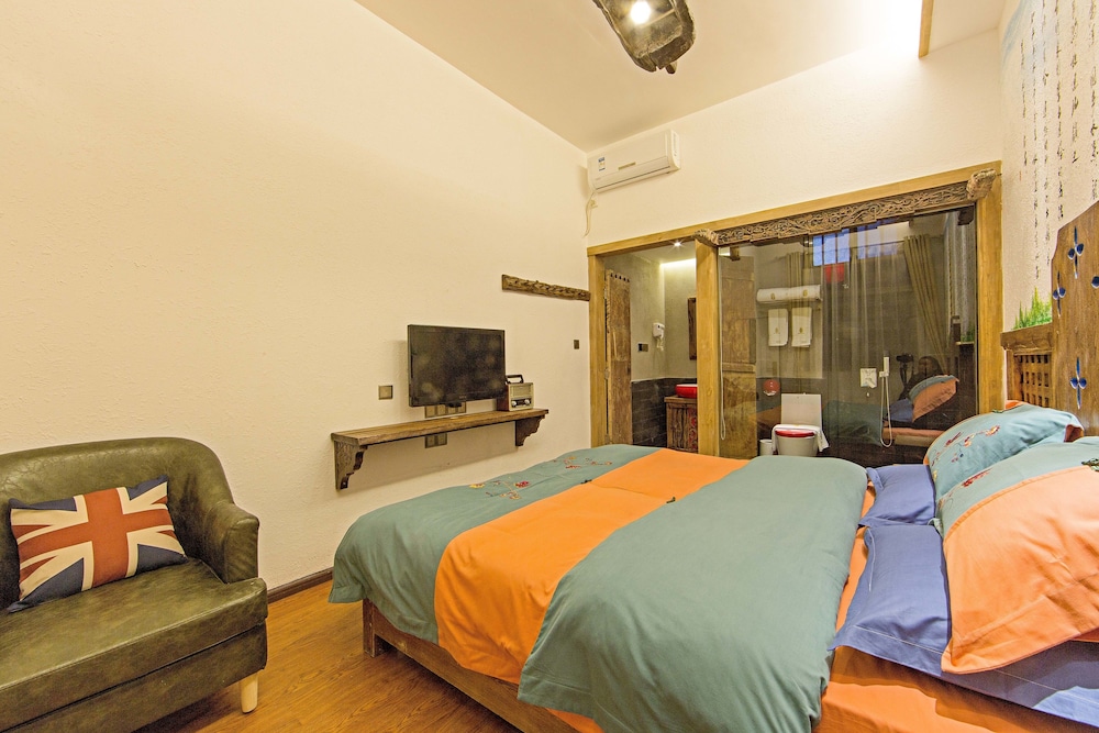 Basic Double Room, 1 King Bed photo 2