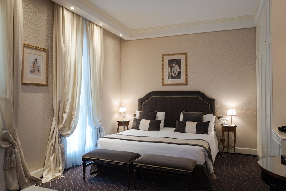 Classic Room, City View